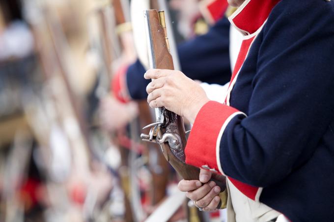 image Recreación de la Guerra de la Independencia en Segovia: Preparando el arma