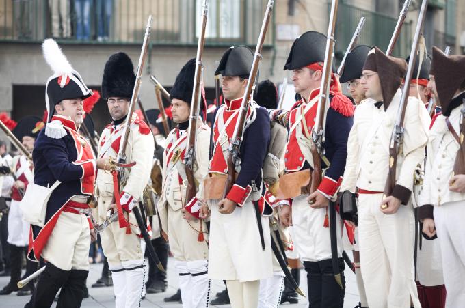 image Recreación de la Guerra de la Independencia en Segovia: Demostración de disparos junto al Acueducto de Segovia