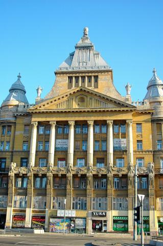 image Edificio en la plaza de Egyetem, Budapest, Hungría