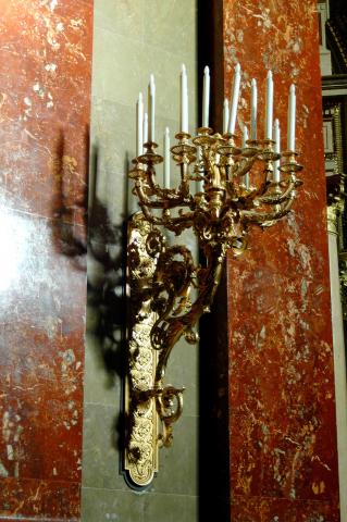 image Candelabro en la Catedral de San Matías, Budapest, Hungría