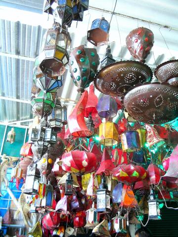 image Puesto de lámparas en el zoco, Marrakech, Marruecos