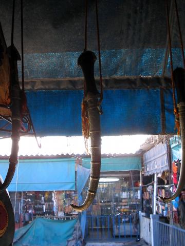 image Puesto de cuchillos en el zoco, Marrakech, Marruecos