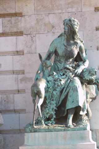 image Estatua de Diana en la plaza del Castillo de Buda, Budapest, Hungría