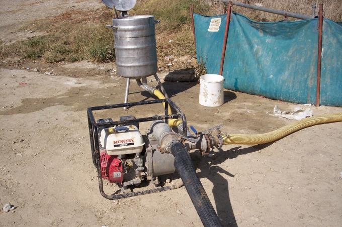 image Equipo de repostaje para una avioneta fumigadora