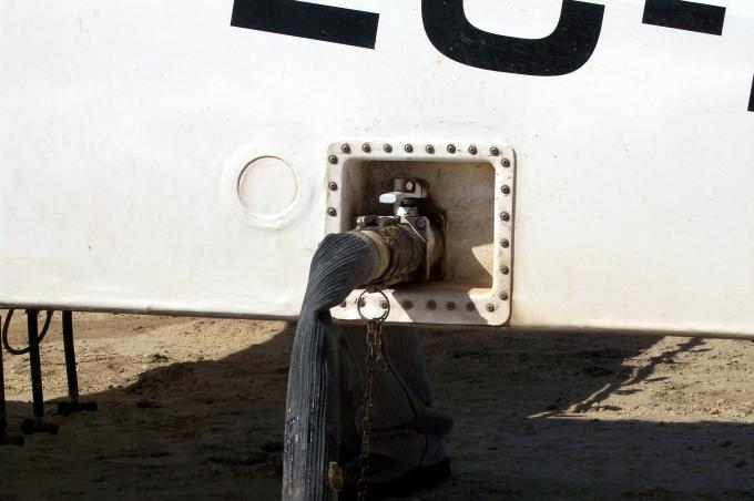 image Avioneta fumigadora repostando