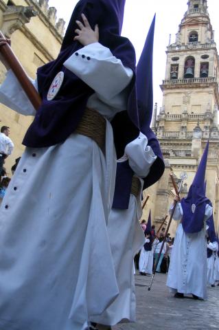image Penitentes de la Sta Faz a su paso por la Mezquita, Córdoba
