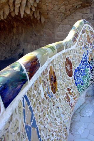 image Detalle banco serpenteante, Parque Güell, Barcelona