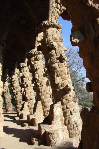 image Columnas diagonales, Parque Güell, Barcelona