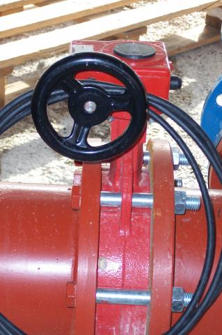 image Llave de paso de agua para una plantación de olivos