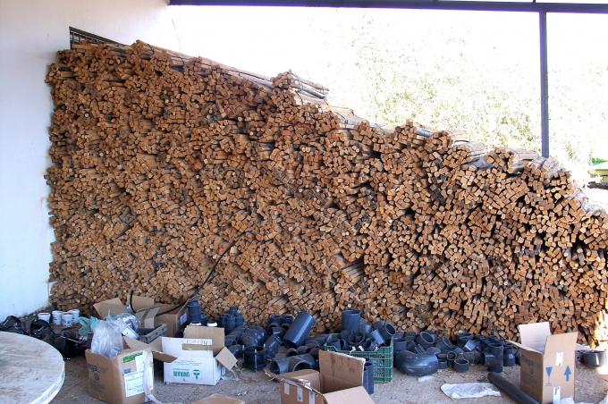 image Postes apilados para sembrado