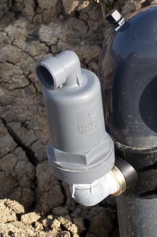 image Ventosa de la salida aire de una tubería en una plantación de olivos