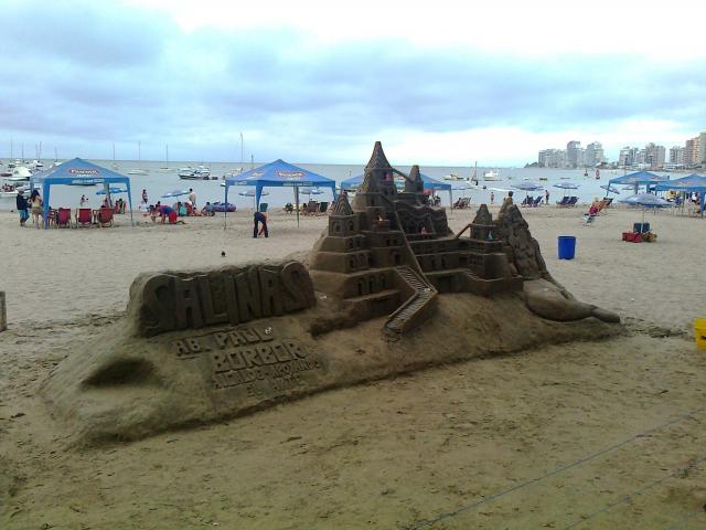 image Escultura de arena en la Playa de Salinas, Santa Elena, Ecuador
