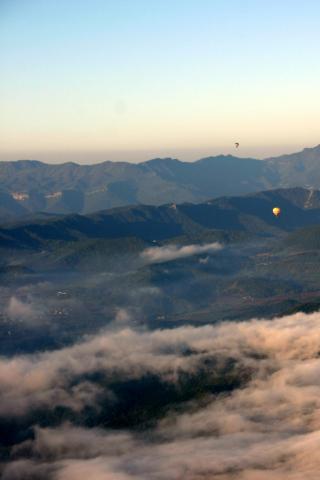 image Vista panorámica del Prepirineo catalán tomada desde un globo, Cataluña