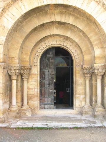 image Puerta de la Iglesia de Santa María de Porqueres, Banyoles, Girona