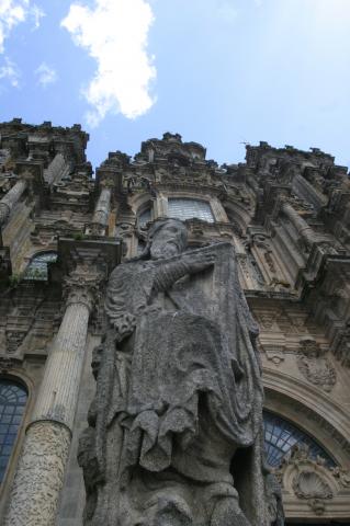 image Escultura junto a la Catedral de Santiago de Compostela, A Coruña