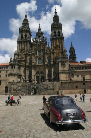 image Cadillac delante de la Catedral de Santiago de Compostela, A Coruña