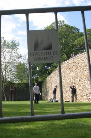 image Personas haciendo malabares en el parque de San Domingos de Bonaval, Santiago de Compostela, A Coruña