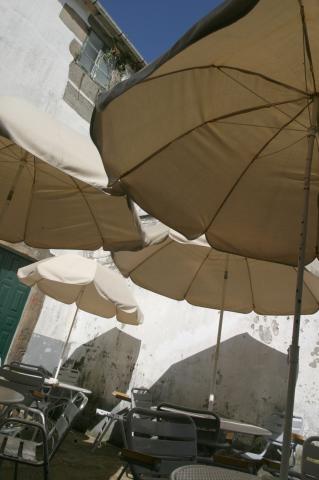 image Sombrillas de una terraza, Santiago de Compostela, A Coruña