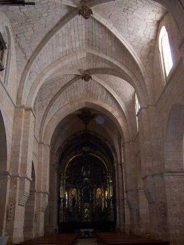 image Nave y altar mayor al fondo, Monasterio de Santa María de Huerta, Soria