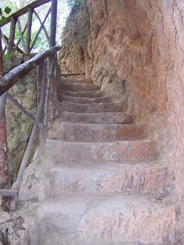 image Escalera labrada en piedra, Monasterio de Piedra, Nuévalos, Zaragoza