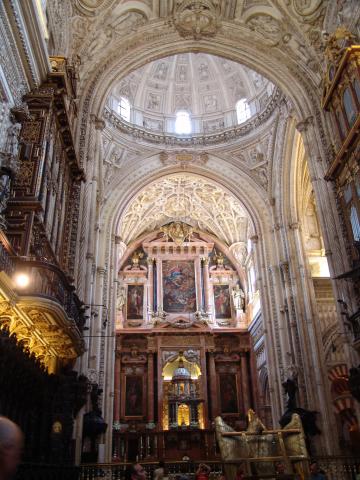 image Altar, cúpulas y bóvedas de la Catedral cristiana