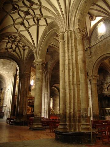 image Pilares y bóvedas, Catedral de Jaca, Huesca