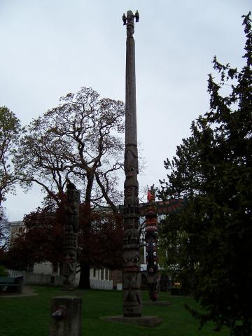image Totem del Parque Thunder Bird, Victoria, Canadá