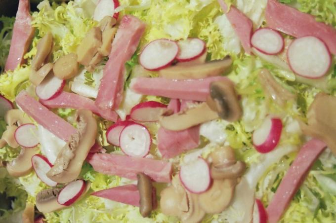 image Ensalada de jamón de york y rabanitos