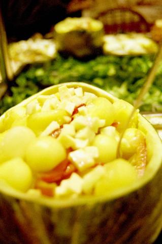 image Ensalada de frutas y queso fresco