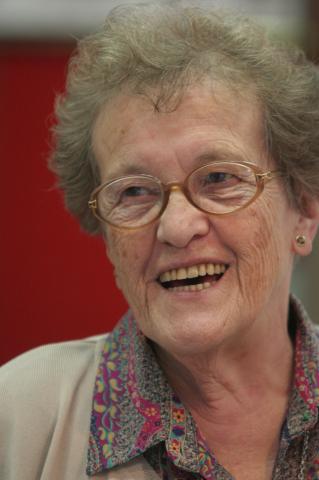 image Mujer sonriendo, Mercado Municipal de Sao Paulo, Brasil