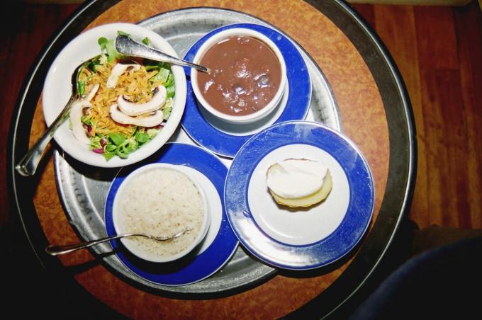 image Plato de comida oriental