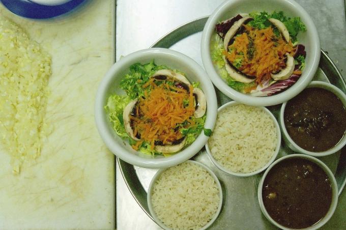 image Plato de comida oriental