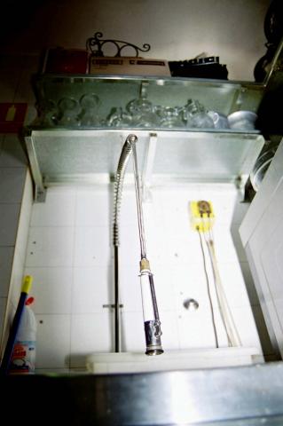 image Grifo en cocina industrial