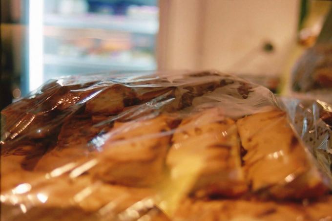 image Bollería protegida en plástico