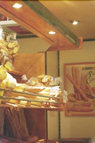 image Estante de panes frescos