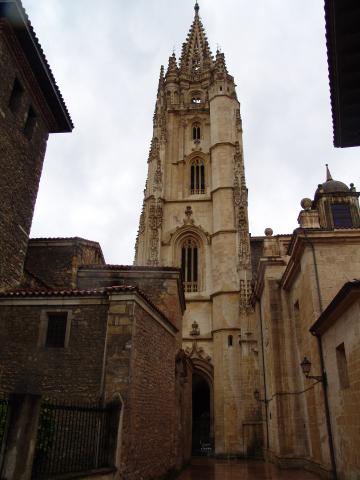 image Torre de la Catedral de Oviedo, Asturias