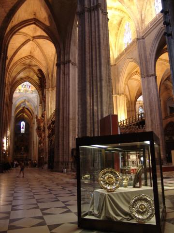 image Nave lateral de la Catedral de Sevilla
