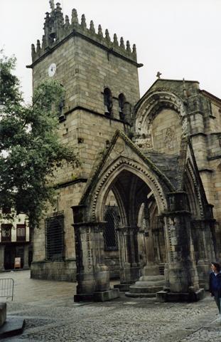 image Iglesia de Nuestra Señora de Oliveira, Guimaraes, Portugal