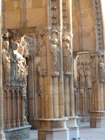 image Columnas de la fachada, Catedral de León