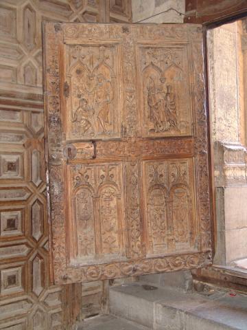 image Puerta de madera, Catedral de León