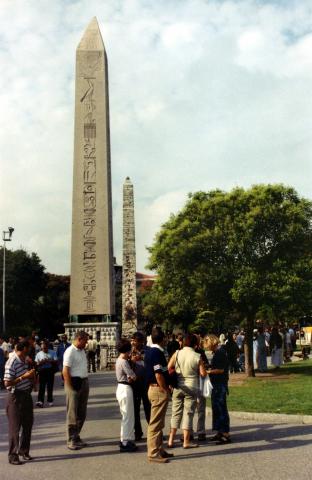 image Obelisco egipcio y columna de Constantino, Estambul, Turquía