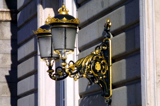 image Farola en Plaza de Oriente, Madrid
