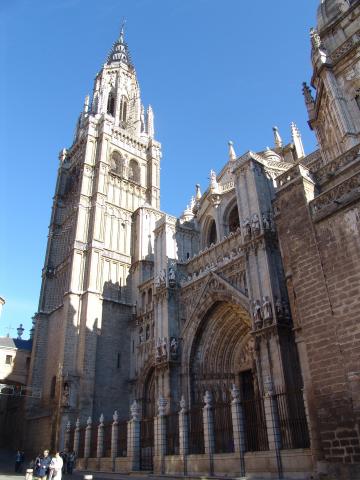 image Fachada y torre de la Catedral de Toledo
