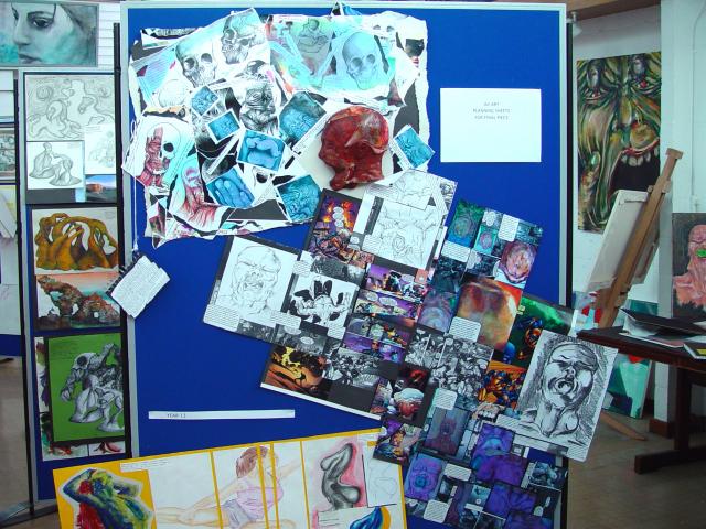 image Exposición de trabajos en aula de arte