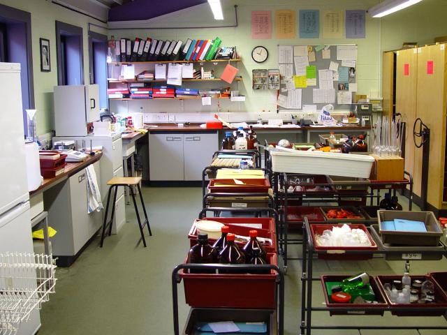 image Almacén del laboratorio de ciencias