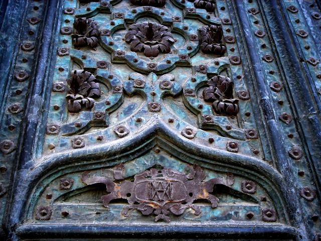 image Detalle de herraje de puerta de la catedral de Vic, Barcelona, Cataluña