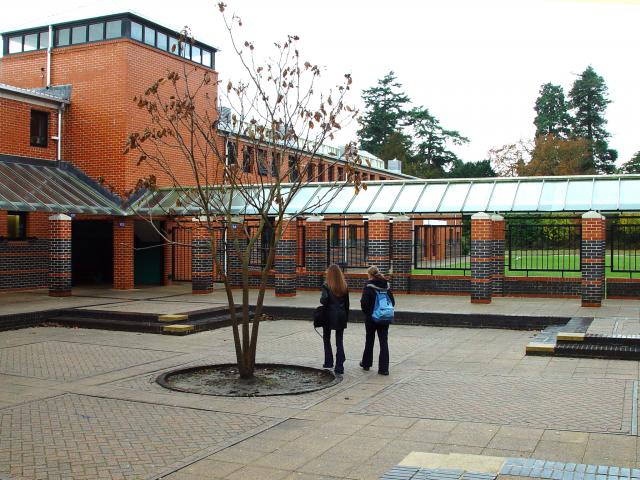 image Patio de colegio