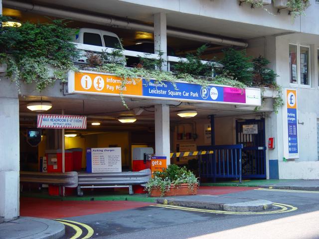 image Entrada de aparcamiento