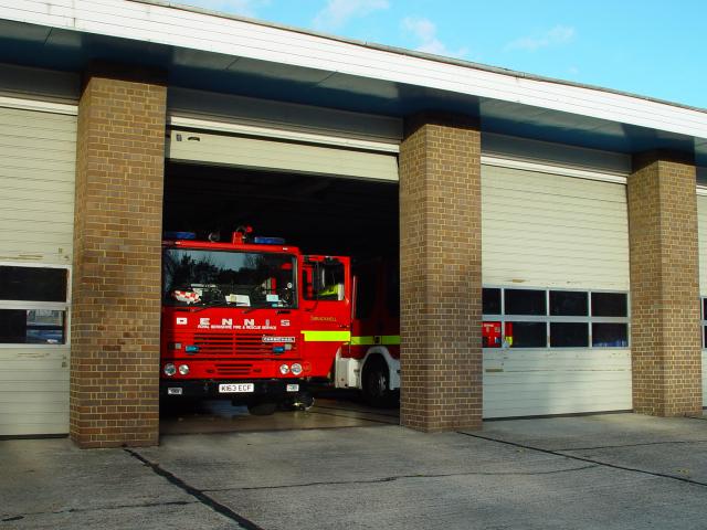image Entrada a parque de bomberos