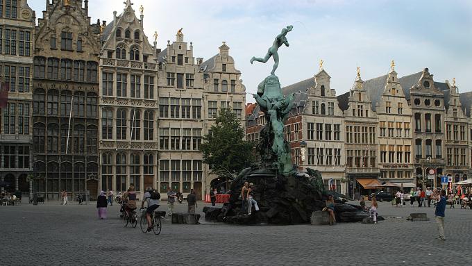 image Vista general de la Gran Plaza, Amberes, Bélgica